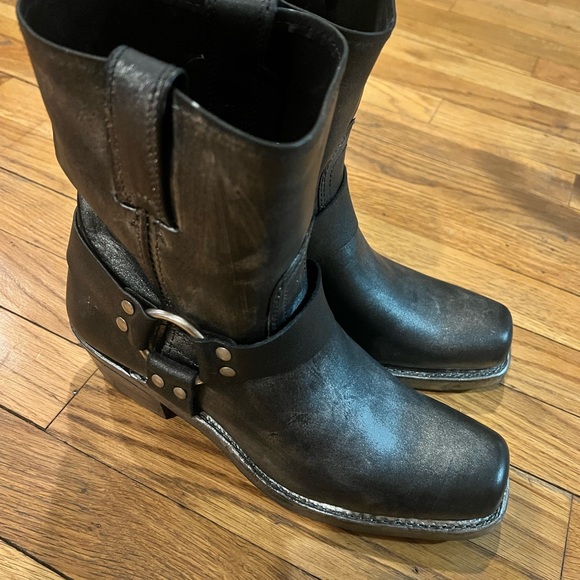 Frye Silver Metallic Harness 8R Leather Ankle Boots - Picture 1 of 4